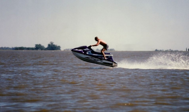 salto en moto de agua